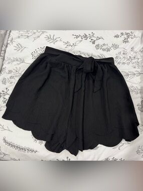 Black Scalloped Tie-Waist Women’s Shorts